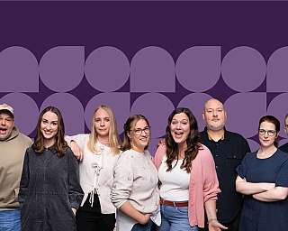 Gruppe von acht Personen