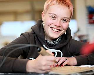 Junge Frau beim Arbeiten