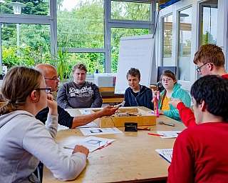 Arbeiten in der Gruppe am Tisch